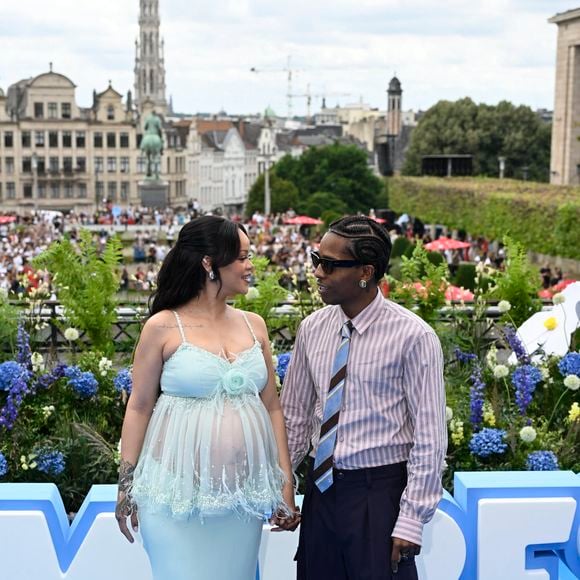 Rihanna, enceinte, et son compagnon A$AP Rocky (ASAP) aux arrivées et au photocall de la première du film Les Schtroumpfs au Mont des Arts à Bruxelles, Belgique, le 28 juin 2025. © Jan De Meuleneir/Photonews/Bestimage