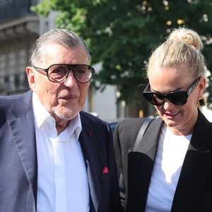Laeticia Hallyday et Jean-Claude Camus - Arrivées aux obsèques de Philippe Labro en l'église de Saint-Germain-des-Prés à Paris le 13 juin 2025. © Dominique Jacovides - Christophe Clovis / Bestimage