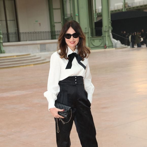 Elsa Zylberstein au photocall du défilé Chanel Mode Féminine Prêt-À-Porter Automne/Hiver 2025-2026 lors de la Fashion Week de Paris (PFW) au Grand Palais, à Paris, France, le 11 mars 2025. © Bertrand Rindoff/Bestimage