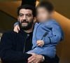 Le papa de Salomé (issue de son union avec Sandrine Bogaert), d’Ella et Ava (nées de son amour pour Anne Depétrini) et de Georges Ali, né en 2020 de sa relation avec sa compagne Marion, a été victime d’une sévère allergie alimentaire provoquant un œdème de Quincke

Ramzy Bedia et son fils en tribunes lors du match de football Ligue 1 Uber Eats opposant le Paris Saint-Germain (PSG) à l'OGC Nice (1-0) au Parc des Princes à Paris, France, le 1er novembre 2025. © Christian Liewig/Bestimage