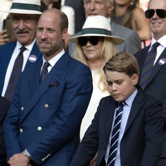 Le prince William et son fils le prince Georges à la finale masculine de Wimbledon à Londres, le 13 juillet 2025.

Photo : Julien Burton / Bestimage