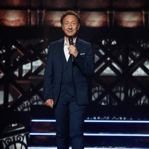 Exclusif - Stéphane Bern lors de l'enregistrement de l'émission "Laurent Gerra, l'anniversaire événement" présentée par S.Bern et qui sera diffusée le 7 juin 2025 sur France 2, au théâtre Marigny, à Paris, France, le 28 avril 2025. © Clovis-Moreau/Bestimage