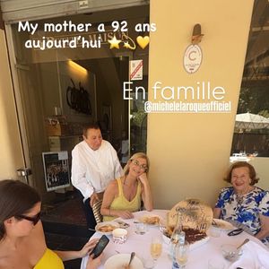 Elles étaient toutes les trois présentes afin de célébrer les 92 ans de Doina Trandabur, la mère de Michèle Laroque et grand-mère d'Oriane Deschamps.

La story Instagram de Michèle Laroque qui fête les 92 ans de sa mère avec sa fille Oriane Deschamps samedi 4 juillet 2026 - Instagram