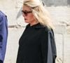 Catherine Deneuve, Sandrine Kiberlain, Laura Smet, Roschdy Zem, Claudia Schiffer ou encore Claire Chazal figuraient notamment parmi les invités.

Catherine Deneuve - Arrivées aux obsèques de Mathilde Favier en l'église Saint-Sulpice à Paris, le 31 aout 2026. © Dominique Jacovides-Cyril Moreau/Bestimage