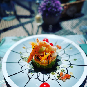 Mais aussi un restaurant.

Photos de l'hôtel Mas Bellevue, avant qu'Arthur n'en devienne le propriétaire à Saint-Tropez.