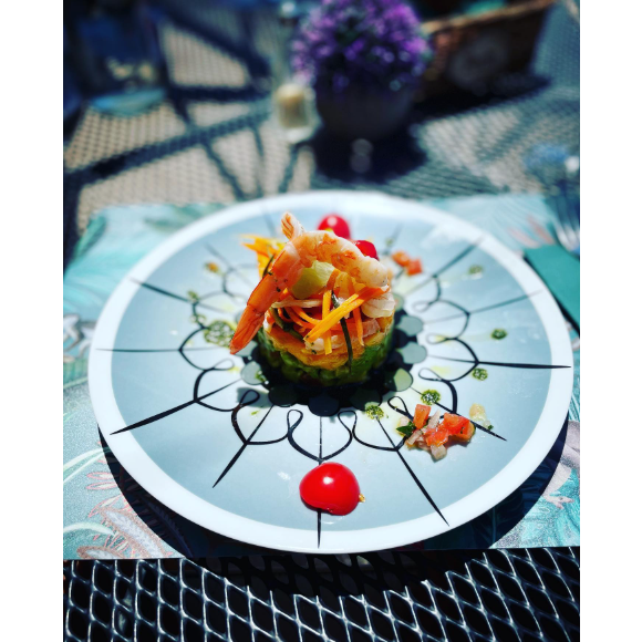 Mais aussi un restaurant.

Photos de l'hôtel Mas Bellevue, avant qu'Arthur n'en devienne le propriétaire à Saint-Tropez.