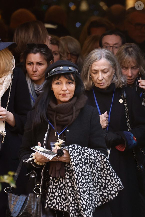 guest - Sorties des obsèques de Brigitte Bardot en l'église Paroissiale Notre-Dame-de-l'Assomption de Saint-Tropez, France, le 7 janvier 2026.  Brigitte Bardot, figure emblématique du cinéma français et icône internationale, est décédée le 28 décembre 2025 à l'âge de 91 ans dans sa mythique propriété de La Madrague, à Saint-Tropez (France). Révélée au monde entier par son rôle dans "Et Dieu... créa la femme", elle avait contribué à faire de Saint-Tropez un lieu mondialement connu. L'actrice sera inhumée le 7 janvier 2026 au cimetière marin de Saint-Tropez, aux côtés de son père Louis Bardot (1896-1975) et de sa mère Anne-Marie Mucel (1912-1978). Une cérémonie religieuse se tiendra auparavant dans l'église de Saint-Tropez, où proches, personnalités et anonymes pourront lui rendre un dernier hommage. © Jacovides-Moreau/Bestimage