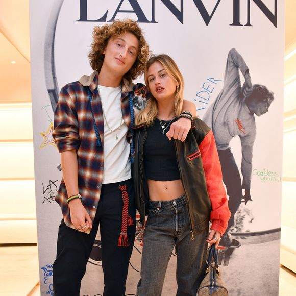 Exclusif - Joalukas Noah (fils de Y.Noah et I.Camus), Sasha Nikolic lors de la présentation de la collection capsule  de la maison Lanvin "Poetry in Motion", une nouvelle ligne jeune "surfer" , à la boutique Lanvin à Paris. Le 8 décembre 2021
© Veeren / Bestimage