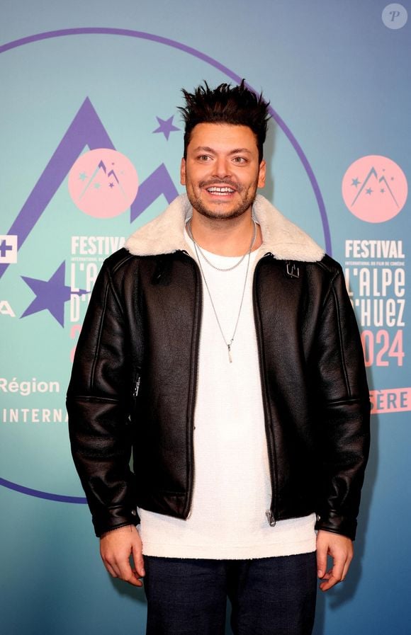 Kev Adams - Arrivées à la cérémonie d'ouverture du 27ème Festival International du Film de Comédie de l'Alpe d'Huez le 15 janvier 2024. © Dominique Jacovides/Bestimage