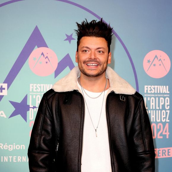 Kev Adams - Arrivées à la cérémonie d'ouverture du 27ème Festival International du Film de Comédie de l'Alpe d'Huez le 15 janvier 2024. © Dominique Jacovides/Bestimage