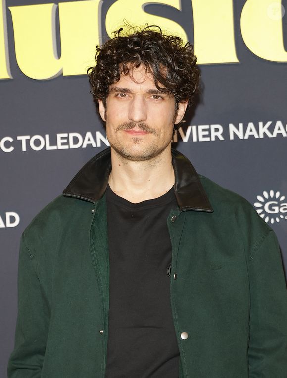 Louis Garrel à la première du film "Juste une illusion" au cinéma Le Grand Rex à Paris le 22 mars 2026. © Coadic Guirec/Bestimage