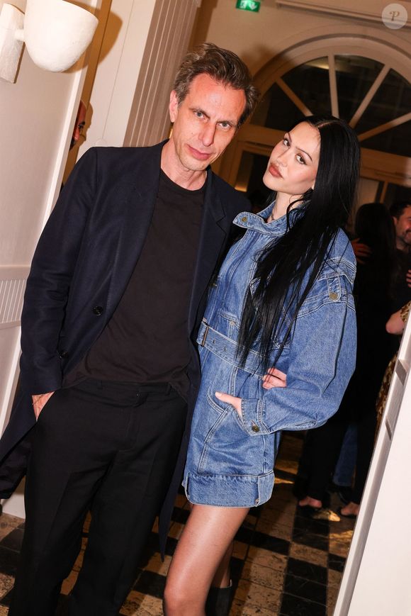 Erik Torstensson, Amelia Gray Hamlin au dîner organisé par Frame au château Voltaire lors de la Fashion Week de Paris  (fashion week (PFW)) le 8 mars 2025. Backgrid USA / Bestimage