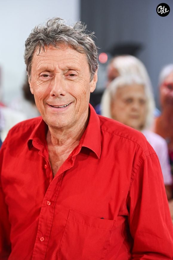 Antoine de Maximy lors de l'enregistrement de l'émission Vivement dimanche spéciale Voyages au studio Rive gauche, présentée par M.Drucker, diffusée sur France 3 le 28 juin 2026, à Paris, France, le 28 mai 2026. © Guillaume Gaffiot/Bestimage
