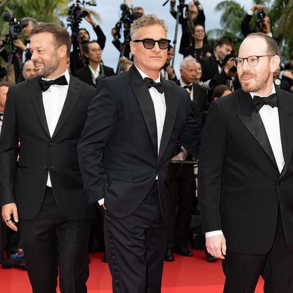 Lars Knudsen, Joaquin Phoenix, Ari Aster - Montée des marches du film « Eddington » lors du 78ème Festival International du Film de Cannes, au Palais des Festivals à Cannes. Le 16 mai 2025
© Olivier Borde / Bestimage