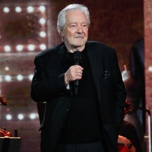 Exclusif - Pierre Arditi lors de l'enregistrement de l'émission "Serge Lama, le dernier rappel" présentée par F. Bollaert, diffusée le vendredi 21 novembre 2025 sur France 3 à 21h10, au théâtre Marigny à Paris, France, le 29 avril 2025. © Clovis-Moreau/Bestimage