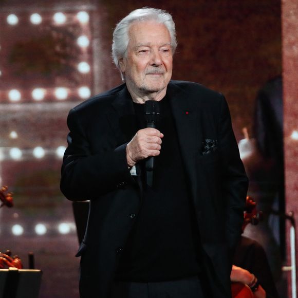 Exclusif - Pierre Arditi lors de l'enregistrement de l'émission "Serge Lama, le dernier rappel" présentée par F. Bollaert, diffusée le vendredi 21 novembre 2025 sur France 3 à 21h10, au théâtre Marigny à Paris, France, le 29 avril 2025. © Clovis-Moreau/Bestimage