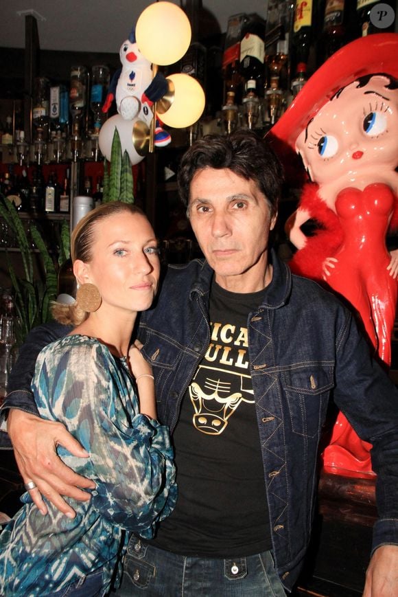 Exclusif - Jean-Luc Lahaye et Paola lors d'une soirée à la brasserie "Chez Nanou " dans le quartier Montmartre à Paris le 28 juin 2024.

© Baldini / Bestimage