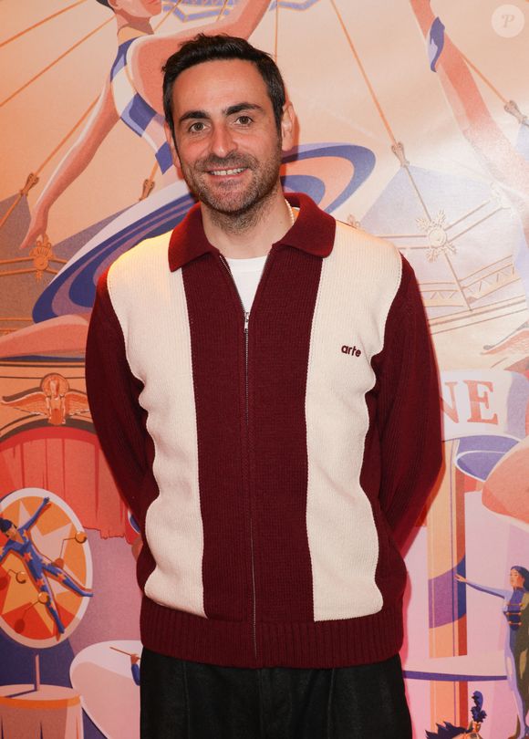 Camille Combal présente également une émission de radio quotidienne de 16h à 19h sur NRJ

Camille Combal au photocall de la générale du spectacle "Tempo" du Cirque d'Hiver Bouglione à Paris, France, le 18 octobre 2025. © Coadic Guirec/Bestimage