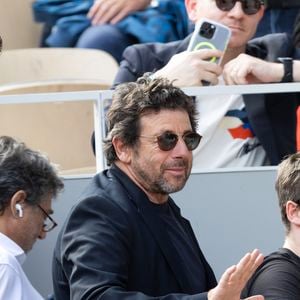 Patrick Bruel, ses fils Oscar et Leon Bruel dans les tribunes lors des Internationaux de France de Tennis de Roland Garros 2025. Paris, © Jacovides / Moreau / Bestimage