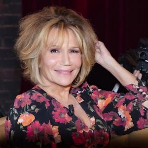 À 67 ans, elle garde la forme grâce au sport et à une bonne hygiène de vie.

Exclusif - Clémentine Célarié pendant le tournage de l'émission On Est En Direct (OEED) du samedi 27/11/202, présentée par L.Salamé et L.Ruquier, à Paris, France, le 27 novembre 2021. © Jack Tribeca/Bestimage