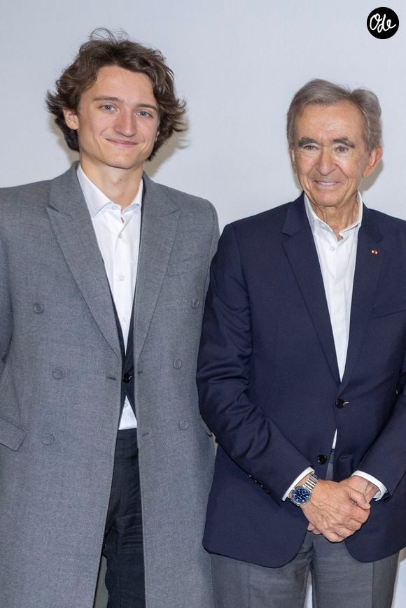Le benjamin des Arnault semble ainsi construire progressivement sa place dans le groupe familial, avec une philosophie résumée en quelques mots : "Le produit, le produit, le produit."

Jean Arnault et Bernard Arnault au Greeting du défilé de mode féminine Dior printemps-été 2025 lors de la Fashion Week de Paris (PFW), à Paris, France, le 24 septembre 2024. © Olivier Borde/Bestimage