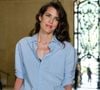 La fille de Caroline de Monaco a pris tout le monde à contre-pied en délaissant les robes sophistiquées pour un look décontracté-chic parfaitement maîtrisé. 

Charlotte Casiraghi au deuxième défilé Chanel "Collection Haute Couture Automne/Hiver 2026-2027" lors de la Fashion Week de Paris, le 7 juillet 2026

© Pauline Mourey / Bestimage
