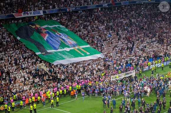 Le tifo d'hommage à Xana, la fille décédée de Luis Enrique lors de la finale de la Ligue Des Champions 2025 "PSG - Inter Milan" à l'Allianz Arena de Munich en Allemagne le 31 mai 2025. Capture d'écran TV via Bestimage