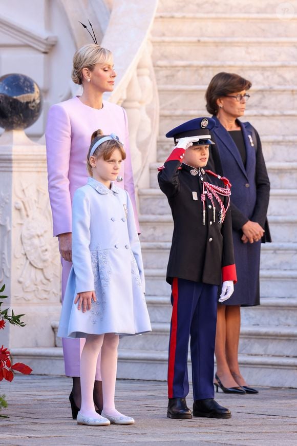 La princesse Charlene de Monaco, le prince héritier Jacques, la princesse Gabriella,  la princesse Stéphanie de Monaco dans la cour du palais princier le jour de la fête nationale de Monaco le 19 novembre 2024.

© Jean-Charles Vinaj / Pool Monaco / Bestimage