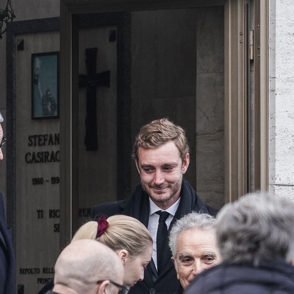 Pierre Casiraghi et sa femme Beatrice Borromeo - Obsèques de Fernanda Biffi Casiraghi (99 ans), mère de Stefano Casiraghi, à Fino Mornasco, Italie, le 9 décembre 2024. © Emanuele Roberto De Carli/IPA via ZUMA Press/Bestimage
