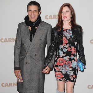 Julien Clerc et Hélène Gremillon assistent à l'avant-première de Carnage au cinéma Gaumont Marignan © Guillaume Gaffiot /Bestimage