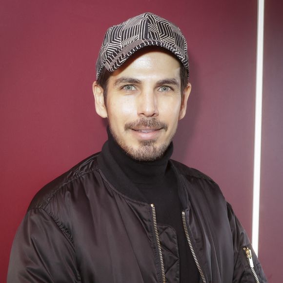 Un événement particulièrement attendu !

Le DJ Michaël Canitrot pose en marge de sa venue au dévoilement du timbre commémoratif du centenaire de la disparition de G. Eiffel à Paris © Jack Tribeca / Bestimage