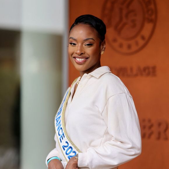 Angelique Angarni-Filopon (Miss France 2025) au village lors des Internationaux de France de Tennis de Roland Garros 2025, à Paris, France, le 2 Juin 2025. © Jacovides-Moreau/Bestimage