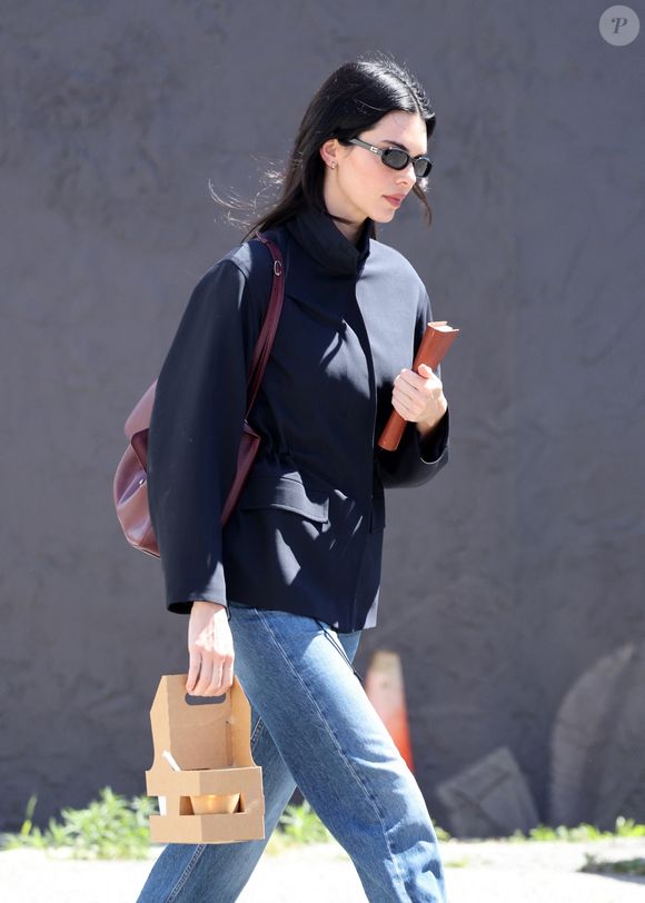 Kendall Jenner aperçue quittant une réunion d'affaires à Beverly Hills, CA. © Backgrid USA / Bestimage