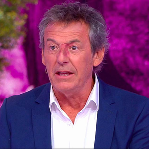 L'un des grands champions des "12 Coups de midi" donne des nouvelles.

Jean-Luc Reichmann sur le plateau des "12 Coups de midi".