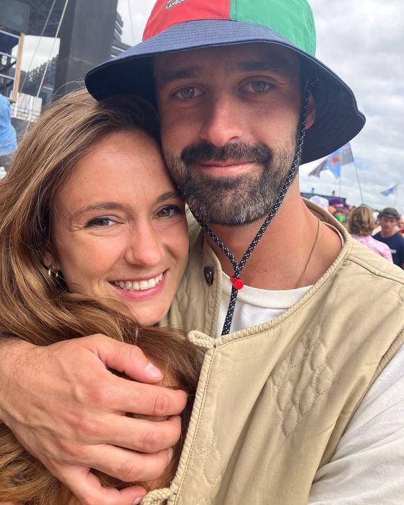Elle est rarement vue en public avec son fiancé, Nico Macauley, qu’elle a cependant présenté sur Instagram avec une série de photos où l’on aperçoit sa bague de fiançailles...

Instagram de Lady Marina Windsor en compagnie de son fiancé, la cousine des princes William et Harry.