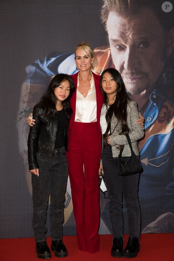 Laeticia Hallyday et ses filles Joy et Jade - Projection au Grand Rex à Paris des documentaires "Johnny USA" et "A nos promesses" à l'occasion de la Journée Spéciale Johnny, son rêve américain. Le 21 octobre 2020
© Jacovides-Moreau / Bestimage