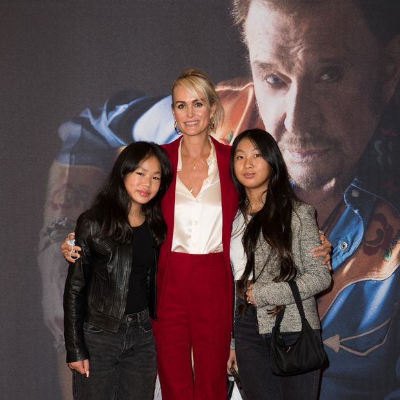 Laeticia Hallyday et ses filles Joy et Jade - Projection au Grand Rex à Paris des documentaires "Johnny USA" et "A nos promesses" à l'occasion de la Journée Spéciale Johnny, son rêve américain. Le 21 octobre 2020
© Jacovides-Moreau / Bestimage