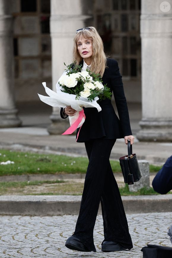 Arielle Dombasle - Obsèques d'Isabelle Mergault à la Coupole du Père-Lachaise à Paris le 30 mars 2026. © Cyril Moreau - Dominique Jacovides / Bestimage