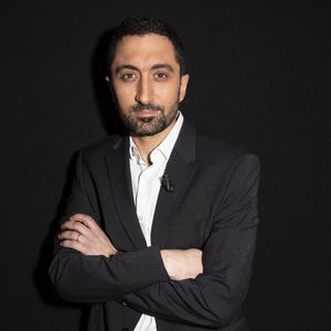 "On en reprend un autre, le thé matcha libère dans le sang de façon beaucoup plus stable la théine et la théine c'est de la caféine".

Exclusif - Jimmy Mohamed - Enregistrement de l'émission "Touche Pas à Mon Poste (TPMP)", présentée par C.Hanouna et diffusée en direct le 20 mai sur C8
© Jack Tribeca / Bestimage