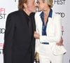 Pourtant, malgré des baisses successives, elle ne trouve pas preneur.


Le chanteur Johnny Hallyday (L) et l'actrice/épouse Laeticia Hallyday arrivent à AFI FEST 2016 Presented By Audi. Photo by Jean Paul/Papixs/ABACAPRESS.COM