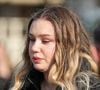 Evoquant l'épisode de dépression dont sa fille a été victime à l'âge de 20 ans et le courage dont elle a fait preuve
Milla Savarese, la fille de la défunte à la sortie des obsèques d'Emilie Dequenne au cimetière Père Lachaise à Paris, France, le 26 mars 2025. © Cyril Moreau/Bestimage