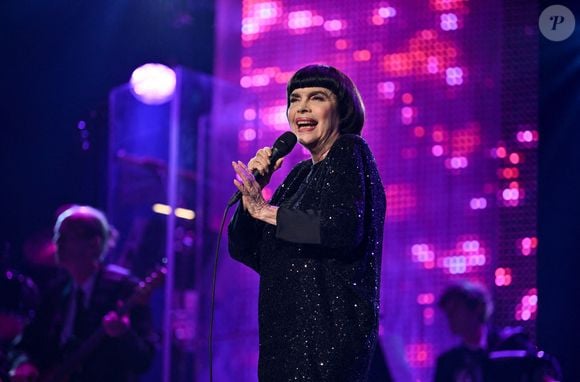 Mireille Mathieu donne un concert à l'Olympia à Paris, France, le 24 octobre 2025. Photo by Christophe Meng/ABACAPRESS.COM
