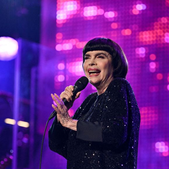 Mireille Mathieu donne un concert à l'Olympia à Paris, France, le 24 octobre 2025. Photo by Christophe Meng/ABACAPRESS.COM