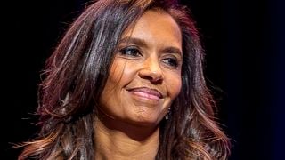 "Je me sens très bien là-bas" : Karine Le Marchand a quitté Paris pour une maison à 40 minutes de la mer, dans une ville où il fait bon vivre