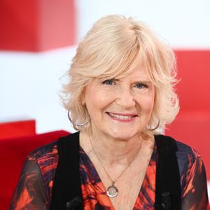 L'animatrice est notamment connue pour son émission Thé ou café, diffusée de 1996 à 2018 sur France 2.

Exclusif - Catherine Ceylac - Enregistrement de l'émission Vivement dimanche au studio Rive Gauche, presentée par Michel Drucker . Diffusion sur France 3 le 22/03/2026. Photos prises le 11 mars 2026.
© Guillaume Gaffiot / Bestimage
