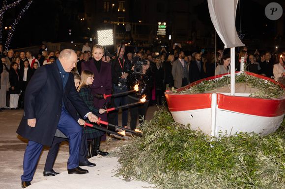 Finalement, c’est accepté. Le prince Albert II de Monaco sera bien reçu à Souleuvre-en-Bocage et plus précisément à Saint-Martin-des-Besaces, le 10 avril 2025. 

Le prince Albert II de Monaco, La princesse Charlène de Monaco, La princesse Gabriella de Monaco, comtesse de Carladès, Le prince Jacques de Monaco, marquis des Baux - La famille princière de Monaco lors de l'embrasement de la barque dans le cadre des célébrations de la Sainte-Dévote, Sainte Patronne de Monaco le 26 janvier 2024.

© Olivier Huitel / Pool Monaco / Bestimage