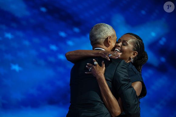 Barack Obama et sa femme Michelle Obama électrisent la foule lors de la Convention démocrate à Chicago, le 28/08/2024 @Backgrid USA / Bestimage