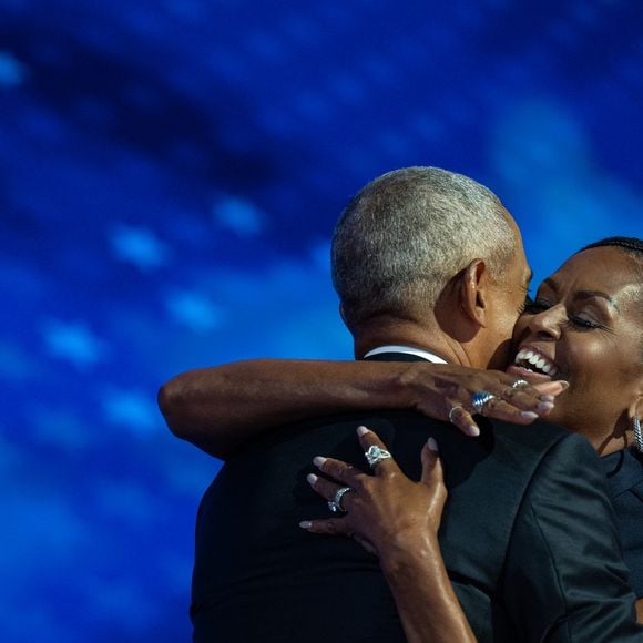 Barack Obama et sa femme Michelle Obama électrisent la foule lors de la Convention démocrate à Chicago, le 28/08/2024 @Backgrid USA / Bestimage