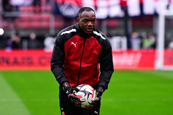 Steve Mandanda ( 30 - Rennes ) s'échauffe avant le match de Ligue 1 entre le Stade Rennais FC et le Paris Saint Germain au Roazhon Park le 08 mars 2025 à Rennes, France. Dante Badano / PsnewZ / Bestimage