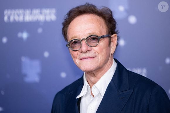 Désormais, Guillaume Durand prend la parole pour sensibiliser au dépistage des cancers ORL.

Guillaume Durand assiste au tapis rouge du 4e jour du 5e festival Cineroman de Nice, France, le 5 octobre 2023. Photo de hootpix/ABACAPRESS.COM